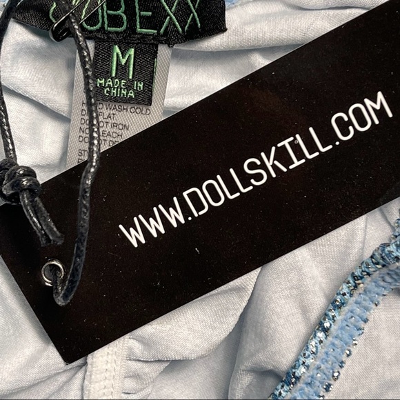 💋NWT CLUB Exx Dolls Kill Hypnotic Hype Blue Foiled Ruched Shorts and Top 2 Pc - Picture 13 of 14